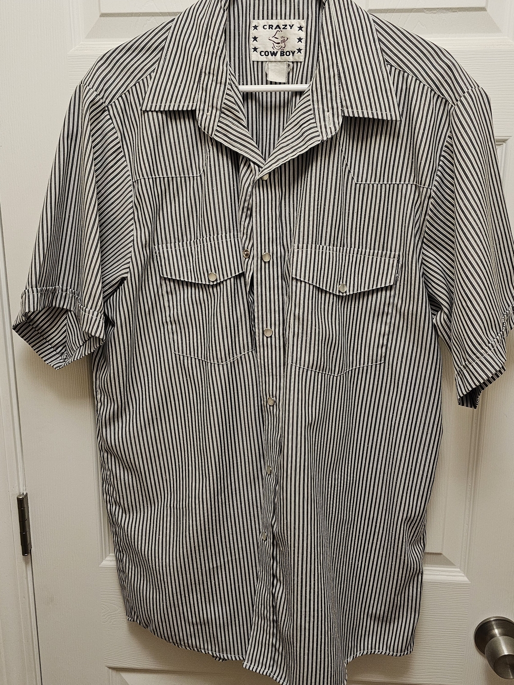 Men's Black & White Striped Short-Sleeve Button-Down Shirt